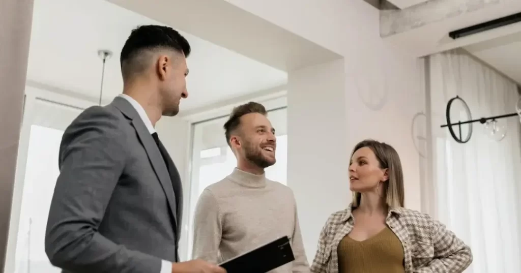 A couple talking with the house selling company representor.